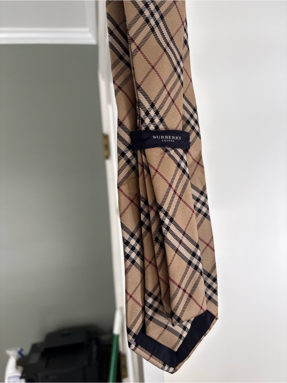 Burberry Beige Plaid Tie with Black and Red Accents - Picture 5 of 5